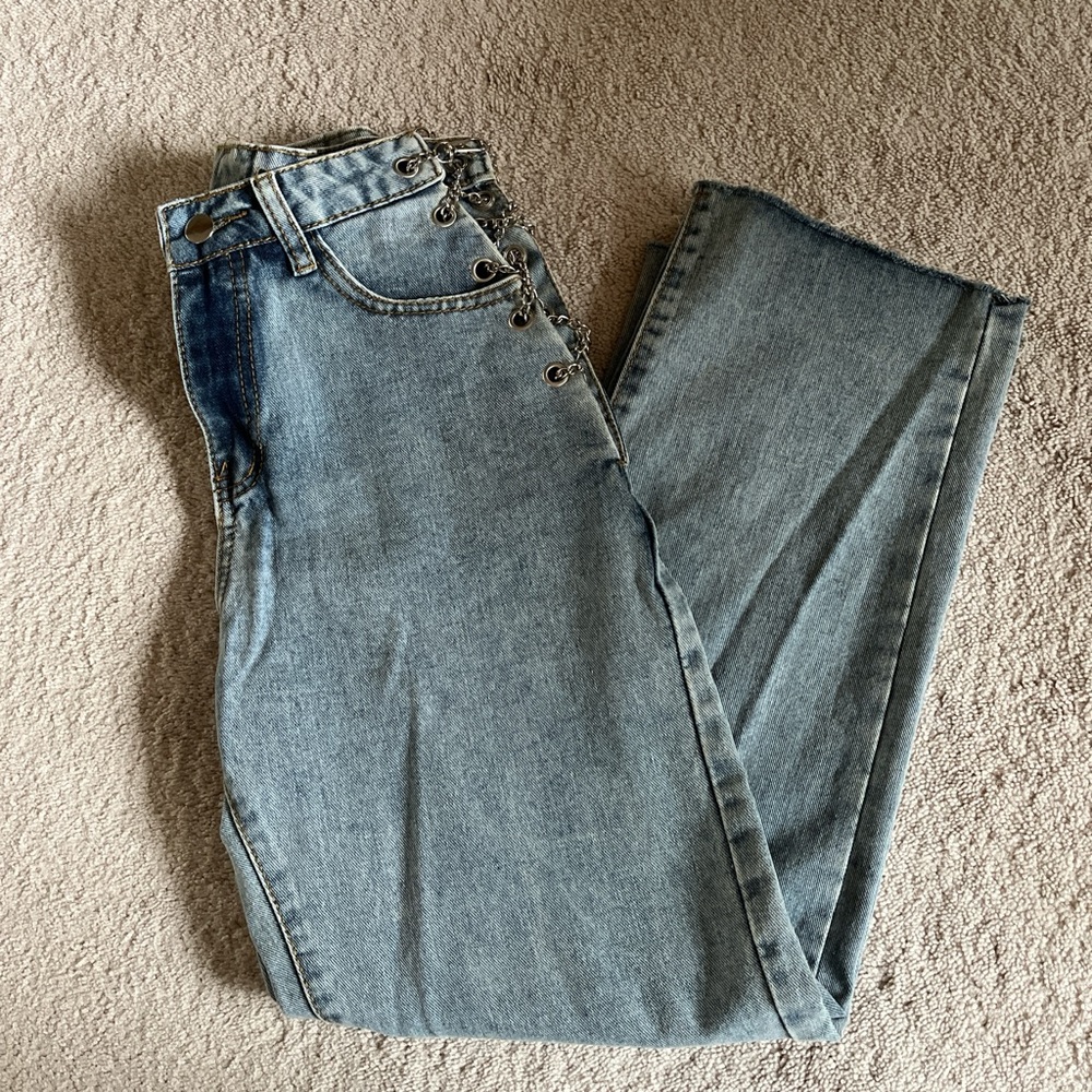 mid rise/low rise straight leg jeans with chain detailing